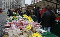 Obst und Gem&uuml;se auf einem Marktstand (Archiv), &uuml;ber dts Nachrichtenagentur