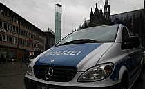 Polizeiauto vor Kölner Dom und Hauptbahnhof (Archiv), über dts Nachrichtenagentur