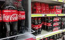 Coca-Cola in einem Supermarktregal (Archiv), über dts Nachrichtenagentur