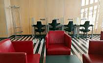 Arbeitsplätze in einer DB Lounge (Archiv), über dts Nachrichtenagentur