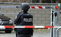 Polizistin hinter Absperrband (Archiv), &uuml;ber dts Nachrichtenagentur