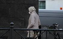 Mann mit Maske (Archiv), &uuml;ber dts Nachrichtenagentur