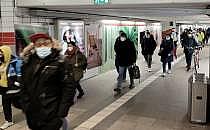 Pendler mit Corona-Masken (Archiv), &uuml;ber dts Nachrichtenagentur