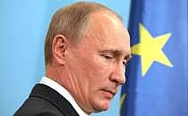 Wladimir Putin vor EU-Fahne (Archiv), über dts Nachrichtenagentur
