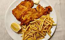 Pommes mit Wiener Schnitzel (Archiv), &uuml;ber dts Nachrichtenagentur