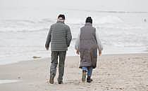 Senioren am Strand (Archiv), über dts Nachrichtenagentur