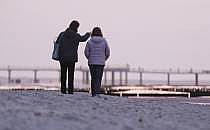 Frauen am Strand (Archiv), &uuml;ber dts Nachrichtenagentur