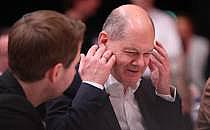 Kevin K&uuml;hnert und Olaf Scholz (Archiv), &uuml;ber dts Nachrichtenagentur