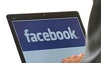 Facebook-Nutzer am Computer (Archiv), &uuml;ber dts Nachrichtenagentur