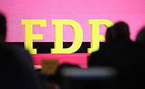 FDP-Logo auf Parteitag am 28.04.2024, über dts Nachrichtenagentur