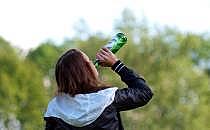 Biertrinkende Frau (Archiv), über dts Nachrichtenagentur