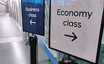 Wegweiser f&uuml;r Business Class und Economy Class (Archiv), &uuml;ber dts Nachrichtenagentur