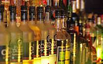 Wodka-Flaschen in einer Bar (Archiv), über dts Nachrichtenagentur