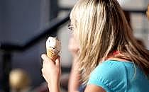 Frau mit Eis (Archiv), &uuml;ber dts Nachrichtenagentur