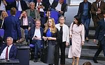 Katharina Dr&ouml;ge neben AfD-Abgeordneten, &uuml;ber dts Nachrichtenagentur