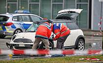 Auto f&auml;hrt in M&uuml;nchen in Menschenmenge am 13.02.2025, &uuml;ber dts Nachrichtenagentur