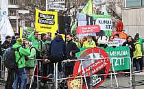 Umweltaktivisten protestieren am 13.03.2025, &uuml;ber dts Nachrichtenagentur