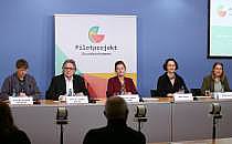 Pressekonferenz: Pilotprojekt Grundeinkommen am 09.04.2025, über dts Nachrichtenagentur