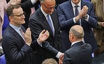 Olaf Scholz gratuliert Friedrich Merz nach der Kanzlerwahl (Archiv), &uuml;ber dts Nachrichtenagentur
