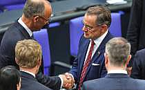 Friedrich Merz bekommt Gl&uuml;ckw&uuml;nsche von Tino Chrupalla am 06.05.2025, &uuml;ber dts Nachrichtenagentur