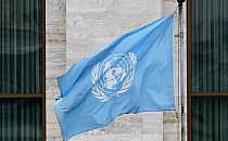 Fahne vor den Vereinten Nationen (UN) (Archiv), über dts Nachrichtenagentur