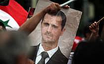 Bild von Baschar al-Assad auf einer Syrien-Demonstration (Archiv), über dts Nachrichtenagentur