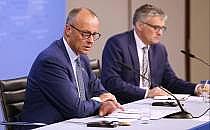 Friedrich Merz und Stefan Kornelius (Archiv), über dts Nachrichtenagentur