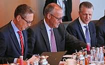 Michael Schrodi, Friedrich Merz, Thorsten Frei am 02.07.2025, &uuml;ber dts Nachrichtenagentur