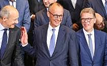 Roland Busch, Friedrich Merz und Christian Sewing am 21.07.2025, &uuml;ber dts Nachrichtenagentur