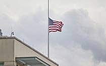 Fahne auf Halbmast an US-Botschaft am 13.09.2025, &uuml;ber dts Nachrichtenagentur