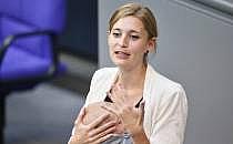 Hanna Steinm&uuml;ller mit Baby am Rednerpult am 23.09.2025, &uuml;ber dts Nachrichtenagentur