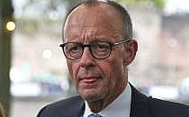 Merz in der Menschenmenge am 03.10.2025, über dts Nachrichtenagentur
