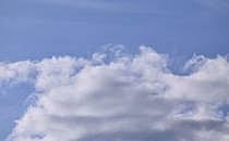 Blauer Himmel mit Wolken (Archiv), &uuml;ber dts Nachrichtenagentur