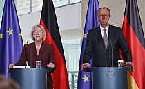 Monika Schnitzer und Friedrich Merz am 12.11.2025, über dts Nachrichtenagentur