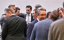 Johannes Winkel und andere Renten-Rebellen am 02.12.2025, &uuml;ber dts Nachrichtenagentur