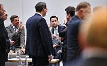 Johannes Winkel und andere Renten-Rebellen am 02.12.2025, &uuml;ber dts Nachrichtenagentur