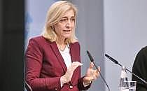 Nina Warken am 11.12.2025, &uuml;ber dts Nachrichtenagentur