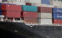 Container auf einem Schiff (Symbolbild), über dts Nachrichtenagentur
